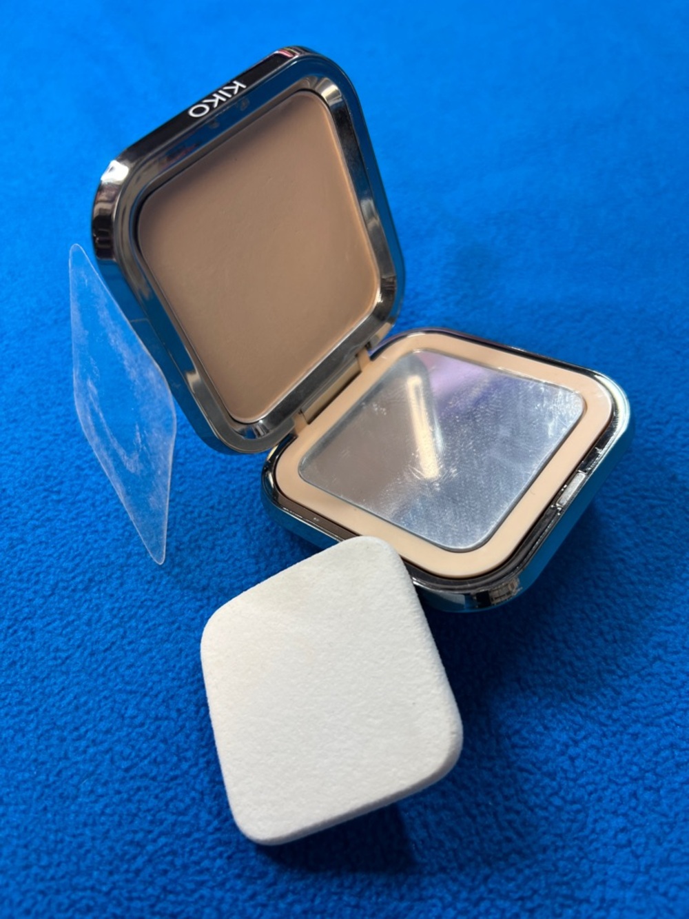 Kiko Weightless Perfection Powder Compact CR20 SPF30 - Picture 4 of 5